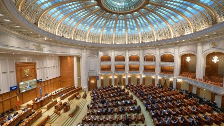 Parlamentul, sedinta solemna la patru zile dupa Ziua Nationala a Romaniei