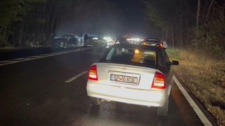 Acci<span style='background:#EDF514'>DENT</span> grav pe DN 2 Bucuresti - Urziceni. Trei persoane au fost ranite
