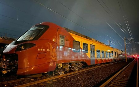 Un moment istoric. Primul tren electric cumparat d<span style='background:#EDF514'>E ROMANIA</span> a ajuns in Gara de Nord | VIDEO