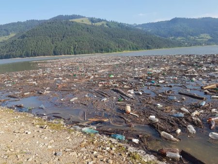 Lacul Bicaz, transformat in groapa de gunoi. Ministrul Mediului cere sanctiuni dure