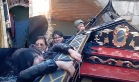 4 turisti s-au rasturnat cu gondola, la Venetia, dupa ce au vrut sa-si faca un selfie | VIDEO