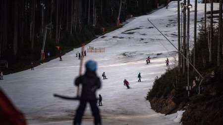 Cat costa un weekend la schi in Romania. Preturile din Bulgaria si Austria