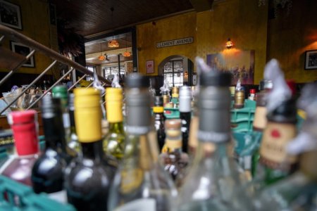Taxele pe alcool nu sunt suficient de mari, spune Organizatia Mondiala a Sanatatii. Si bauturile cu zahar sunt vizate