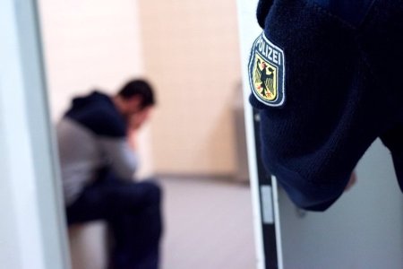 Un proxenet roman condamnat in octombrie 2023 a fugit din tara si a fost prins in Germania, unde le-a spus politistilor ca venise in vacanta