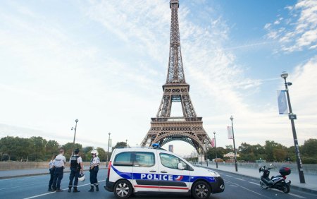 Atentat in apropiere de Turnul Eiffel. Suspectul a fost inculpat de un judecator antiterorist