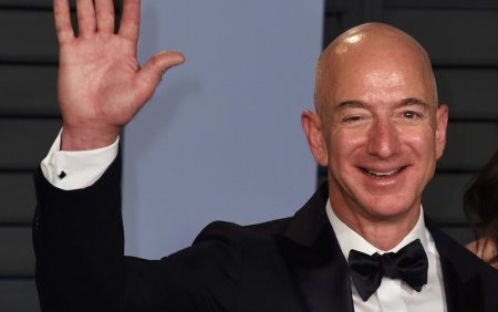 Magnatul Jeff Bezos renunta la opt proprietati de lux in Seattle ca sa se mute la Miami cu iubita. Valoare: 190 milioane USD