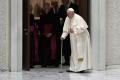 In convalescenta, Papa Francisc a citit o rugaciune de la o fereastra a palatului din Vatican