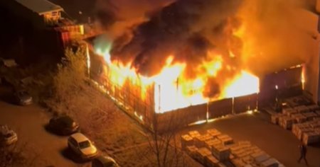 Arde un mall din Cluj-Napoca. Clientii au fost evacuati VIDEO