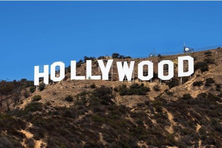 Numele Hollywood sarbatoreste o suta de ani si lumineaza din nou