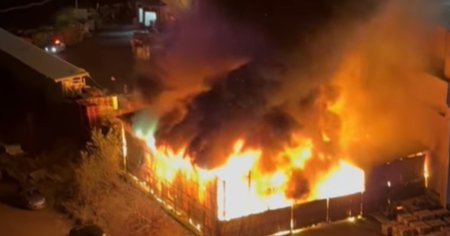 Cum au reusit trei tineri inconstienti sa dea foc la Iulius Mall din Cluj-Napoca VIDEO