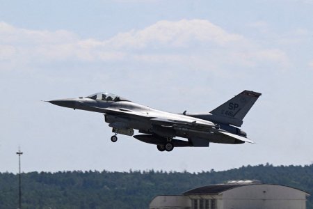 Avion de vanatoare american F-16, prabusit in Coreea de Sud. Ce s-a intamplat cu pilotul