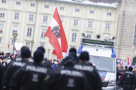 Adolescent arestat pentru ca planuia un atac la o <span style='background:#EDF514'>SINAGOGA</span> din Viena