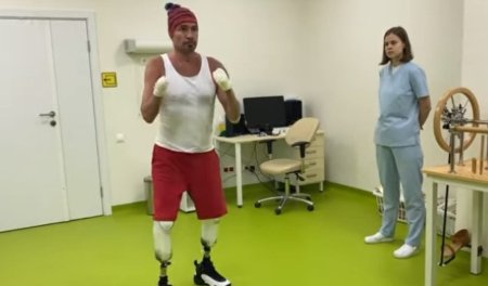 Cu picioarele amputate, fostul campion olimpic Roman Kostomarov a revenit pe gheata: Invat din nou sa patinez | VIDEO