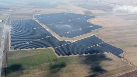 Compania israeliana Nofar Energy a cumparat cel mai mare parc fotovoltaic din Romania, dezvoltat de Portland Trust la <span style='background:#EDF514'>CORBII</span> Mari, in judetul Dambovita, cu o suprafata de 290 de hectare