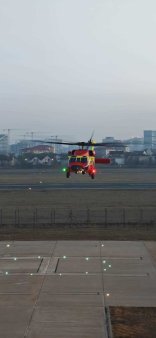 Al saselea elicopter Black <span style='background:#EDF514'>HAWK</span> destinat interventiilor in situatii de urgenta a ajuns in Romania