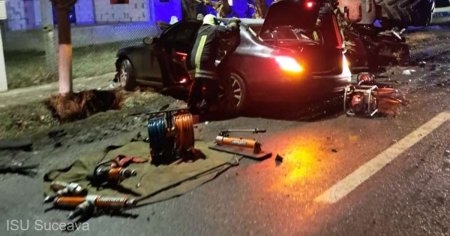 Accident infiorator la Suceava. Un om a murit dupa ce un Mercedes a intrat intr-un tractor cu plug