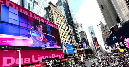 Din Romania la New York: 50 de personalitati in medicina si frumusete sarbatoresc succesul pe ecranele din Times Square
