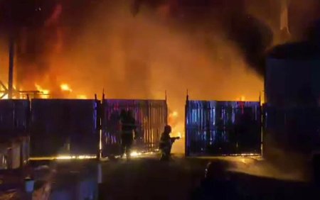 Tinerii care au declansat incendiul de <span style='background:#EDF514'>LA MALL</span>-ul din Cluj-Napoca, retinuti de politisti si plasati in arest la domiciliu