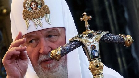 Patriarhul <span style='background:#EDF514'>KIRILL</span>, liderul Bisericii Ortodoxe Ruse, pus pe lista persoanelor date in urmarire de Ucraina