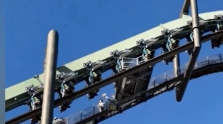 32 de turisti au ramasi blocati la 40 de metri inaltime, dupa ce roller-coasterul Dinozaurul Zburator s-a defectat, in Japonia | VIDEO