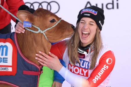 Premiu inedit la o etapa de Cupa Mondiala de schi alpin » Jasmine Flury a primit un vitel dupa ce s-a impus in proba de coborare