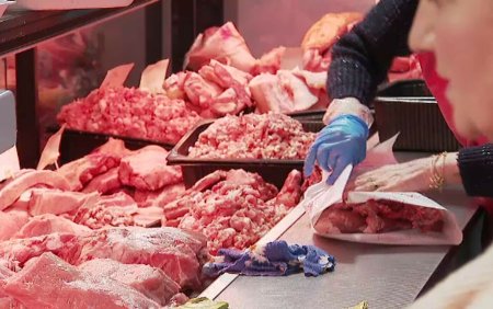 Cat costa un kilogram de carne de porc cu o saptamana inainte de Craciun. Preturile din macelarii au crescut