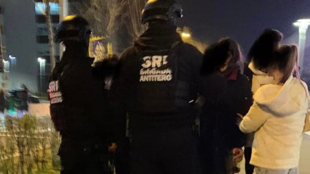 Interventie a echipelor antitero SRI, <span style='background:#EDF514'>LA MALL</span> Promenada din Bucuresti, dupa ce un barbat a amenintat oamenii cu un cutit: Au venit mai repede decat livrarile de pizza