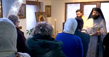 Slujba de duminica in sufrageria unui preot destituit de Mitropolia Oltenia