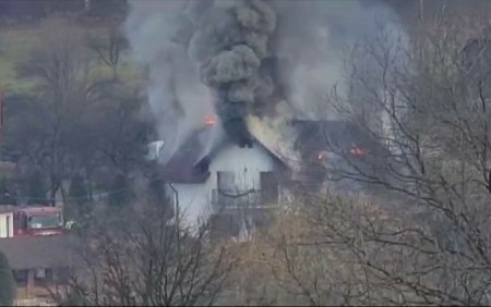 Incendiu izbucnit la o pensiune din Moeciu de Jos. Flacarile au cuprins acoperisul, pe o suprafata de aproximativ 80 de mp