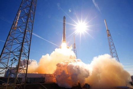 Presa: Space X a lansat cu succes racheta Falcon 9 cu 23 de sateliti la bord