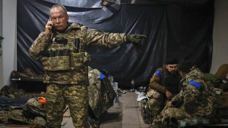 Comandantul Fortelor Terestre ucrainene, generalul Oleksandr Sirskii, se plange ca situatia e complicata pe front: Trebuie sa luptam in conditii de superioritate a inamicului