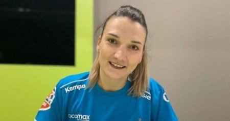 Handbal feminin: Andreea Rotaru si-a prelungit contractul cu CSM Bucuresti, Ste<span style='background:#EDF514'>FANIA</span> Stoica a semnat pentru Rapid