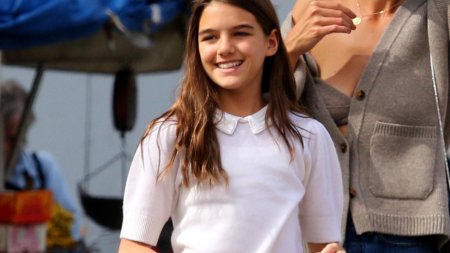Fiica lui Tom Cruise si-a sarbatorit mama in NYC. Cum arata adolescenta?