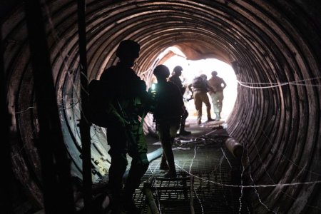 Armata israeliana publica imagini cu o unitate de elita a Fortelor Aeriene care opereaza in interiorul tunelului Hamas din orasul Gaza | VIDEO