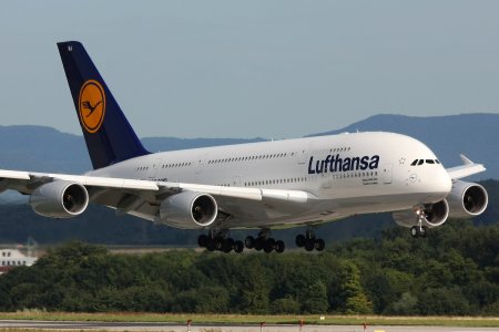 Lufthansa a comandat 80 de avioane de la Boeing si Airbus, pentru 9 miliarde de dolari
