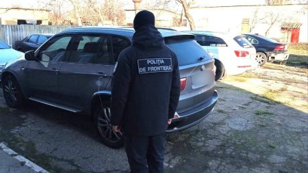 Un moldovean a tranzitat Romania cu un BMW X5 cautat de Interpol de 14 ani, dar a ramas fara el imediat dupa ce a trecut Prutul