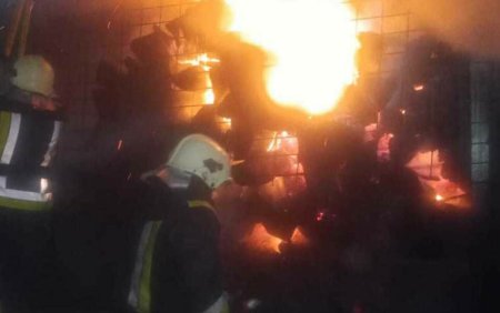 Incendiu la o anexa a Scolii Gimnaziale din Gainesti, Suceava. Interventia pompierilor a durat peste trei ore