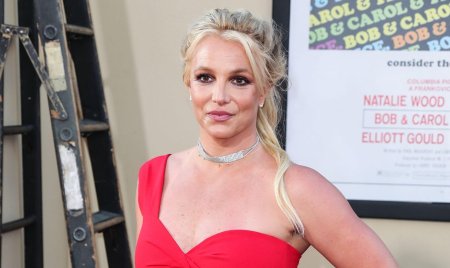 Britney Spears, premiata pentru cartea ei, Femeia din mine. Cantareata a primit 15 milioane de euro ca sa isi dezvaluie povestea
