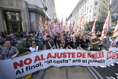 Organizatorii manifestatiilor anti-austeritate din Argentina trebuie sa plateasca costurile de securitate, spune <span style='background:#EDF514'>NOUL GUVERN</span> de dreapta