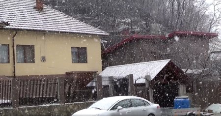 Ninge ca-n povesti in zona de munte a judetului Buzau. Ce parere au meteorologii VIDEO