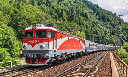 CFR Calatori recomanda turistilor sa aleaga toate trenurile inscrise in circulatie, nu doar pe cele de la orele de varf