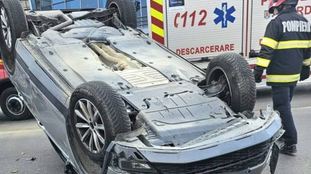 Accident in prima zi de Craciun la Constanta. Masina in care se afla o femei si un copil de 8 luni, s-a rasturnat