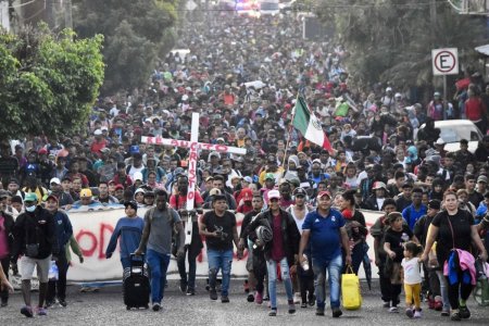 Exodul saraciei. O caravana cu mii de migranti din America de Sud se indreapta spre granita SUA