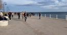 Craciun cu temperaturi de primavara la mare: sute de oameni, la plimbare pe <span style='background:#EDF514'>FALEZA</span> VIDEO