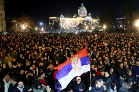 Un nou protest cu mii de participanti in Belgrad. Protestatarii cer anularea alegerilor si eliberarea celor retinuti