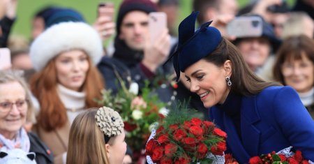 Kate Middleton, tinuta de mii de euro la slujba de Craciun! Copiii s-au asortat cu ea
