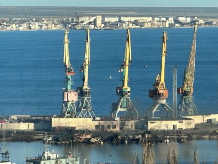 Surpriza dezvaluita de imaginile din satelit, dupa atacul ucrainean asupra portului Feodosia, din Crimeea. Novocerkask nu e singura nava lovita
