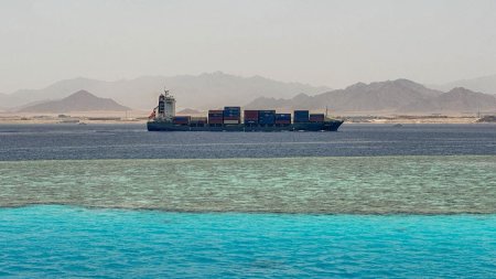 Transportul maritim se reia prin Canalul Suez in Marea Rosie