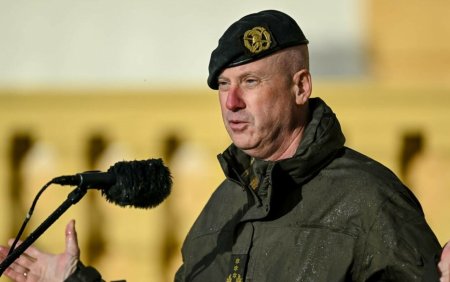 Comandantul armatei olandeze isi avertizeaza tara sa se pregateasca pentru un razboi cu Rusia