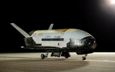 Avionul spatial secret al Pentagonului, lansat in spatiu la doua saptamani dupa Dragonul Divin. S-a ocupat Elon Musk